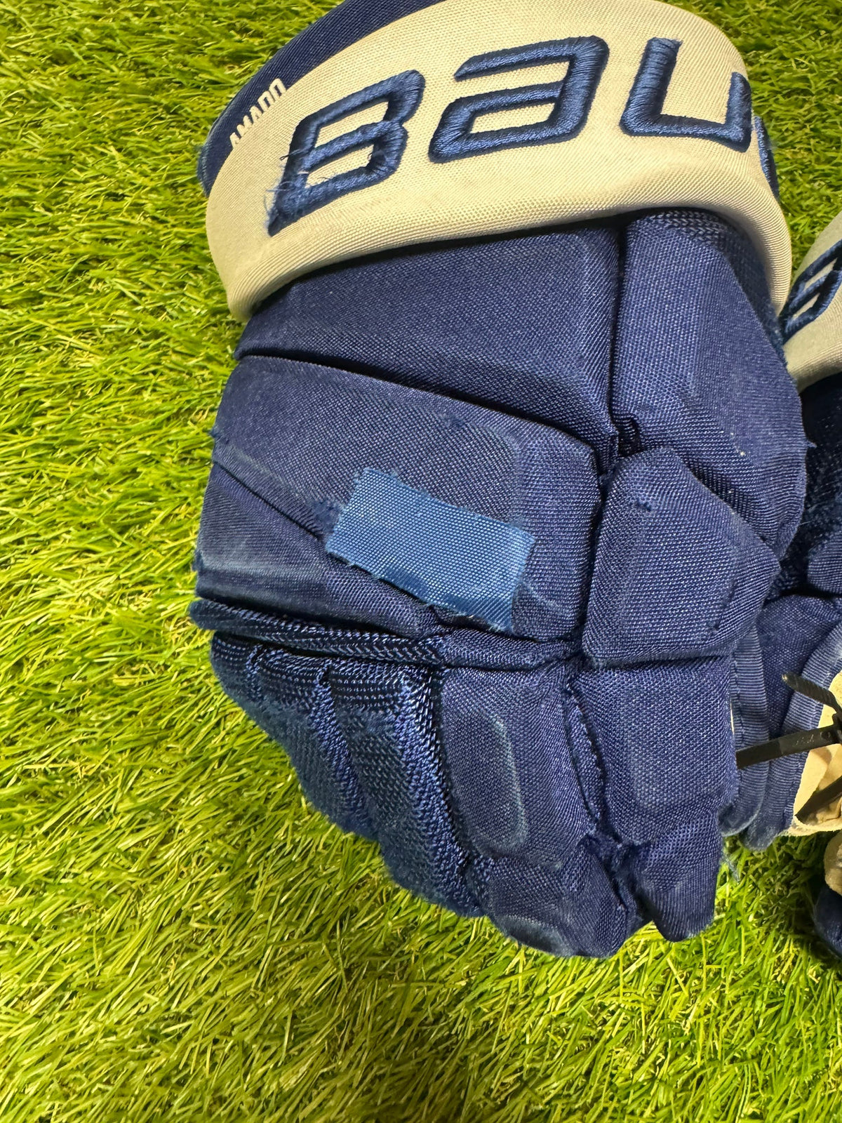 Bauer Vapor Hyperlite Gloves 15" Pro Stock (Used)-HS-0072 - photo 2