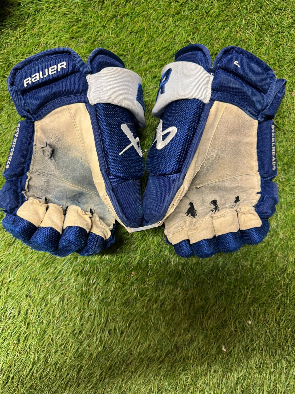 Bauer Vapor Hyperlite Gloves 14" Pro Stock (Used)-HS-0075 - photo 2