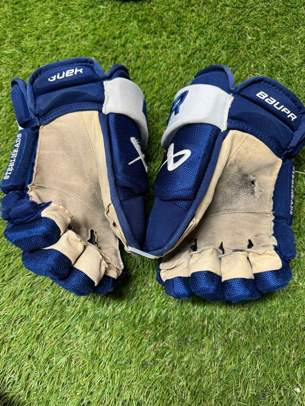 Bauer Vapor Hyperlite Gloves 15" Pro Stock (Used)-HS-0079 - photo 2